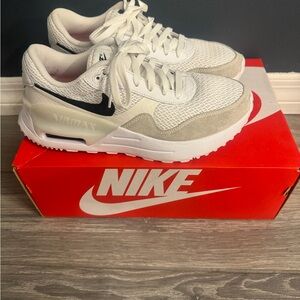 Women’s Nike Air Max 9.5